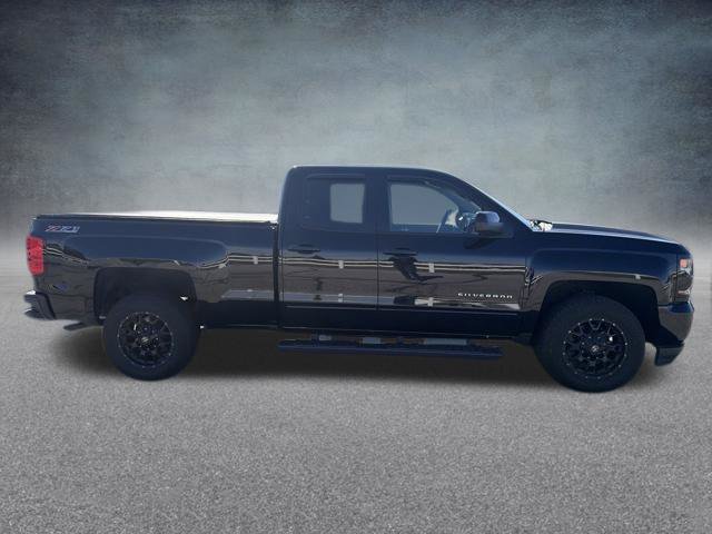 Used 2017 Chevrolet Silverado 1500 LT w/ All Star Edition AWD/4WD image 6