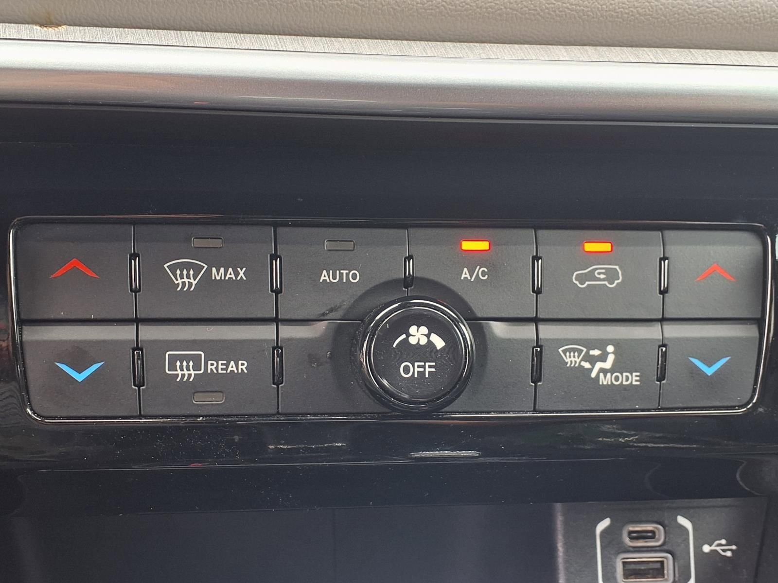 Used 2025 Jeep Compass Limited AWD/4WD image 6