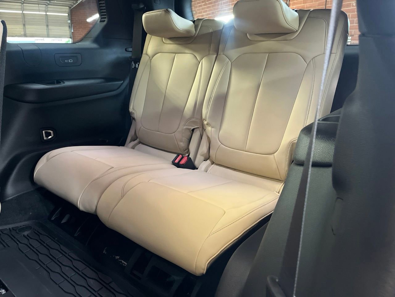 New 2026 Jeep Grand Cherokee L Limited w/ Limited Altitude Package AWD/4WD image 24