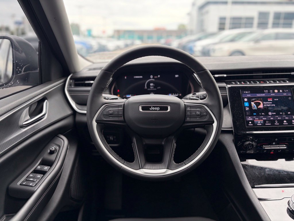 Used 2023 Jeep Grand Cherokee L Laredo w/ Luxury Tech Group I AWD/4WD image 27