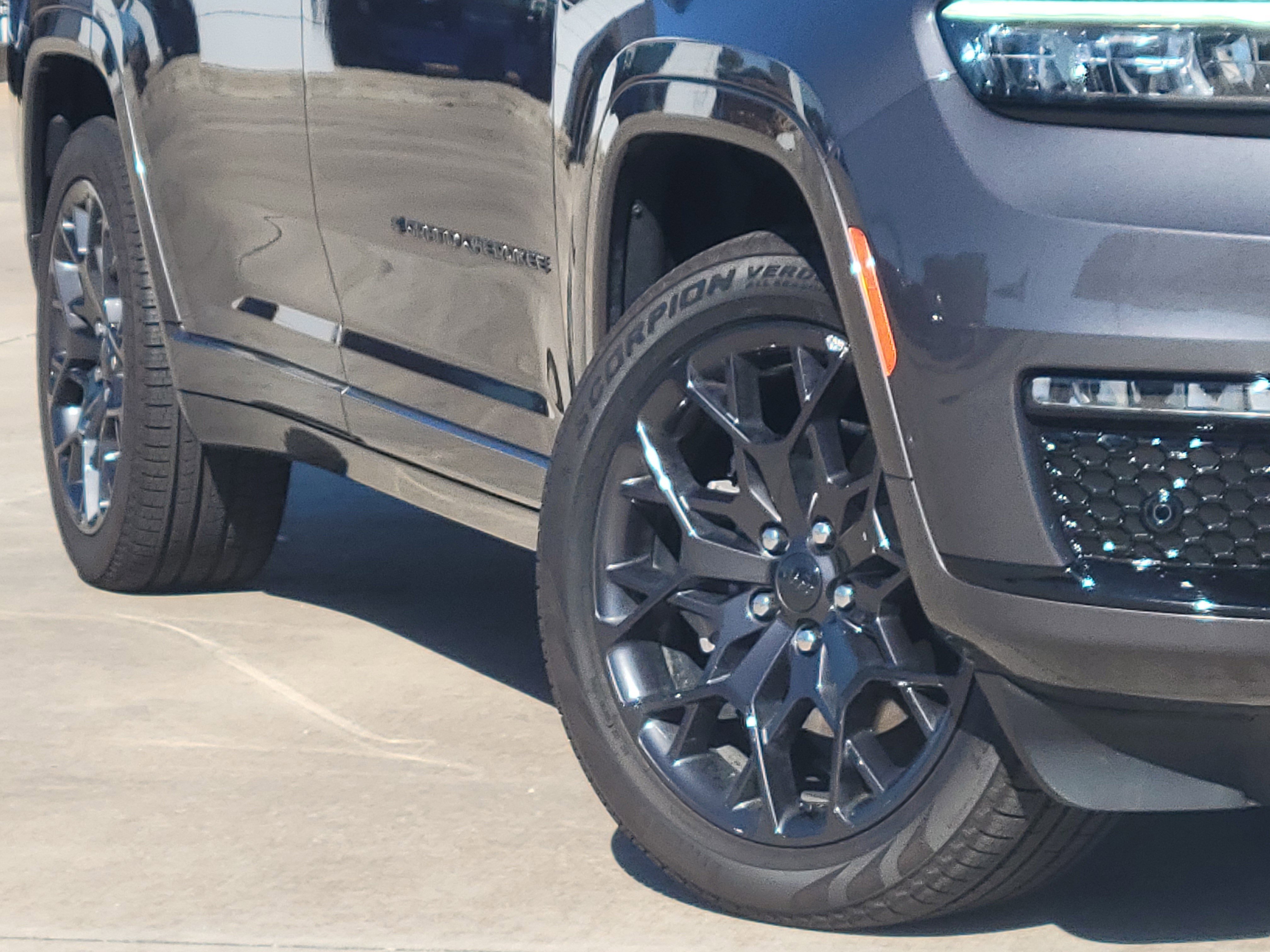 Used 2024 Jeep Grand Cherokee L Summit w/ High Altitude Package image 11