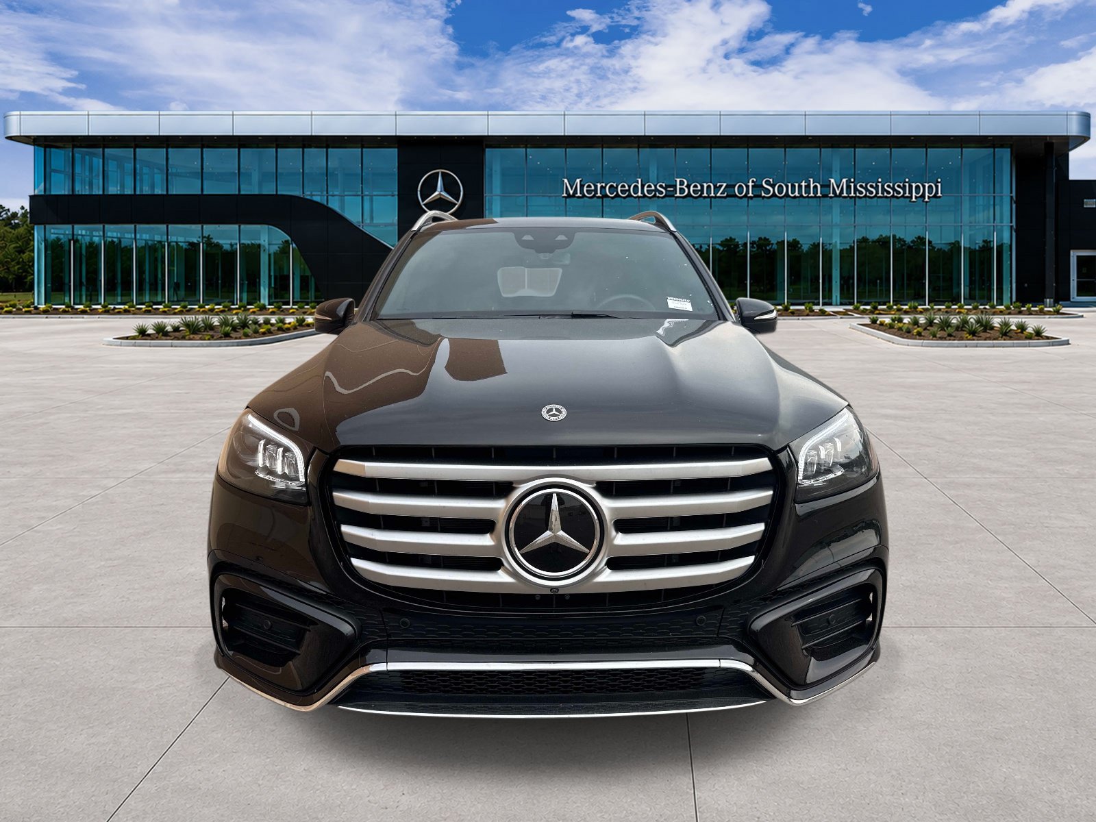Used 2025 Mercedes-Benz GLS 580 4MATIC image 2