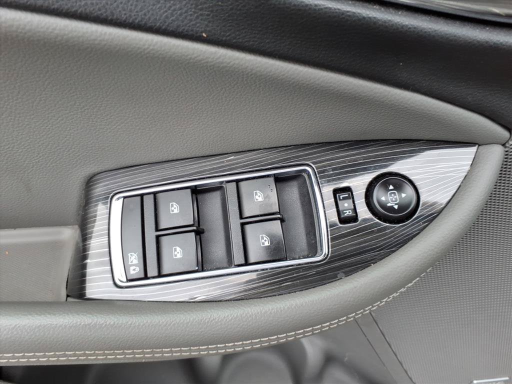 Used 2017 Chevrolet Impala Premier w/ Enhanced Convenience Package FWD image 26