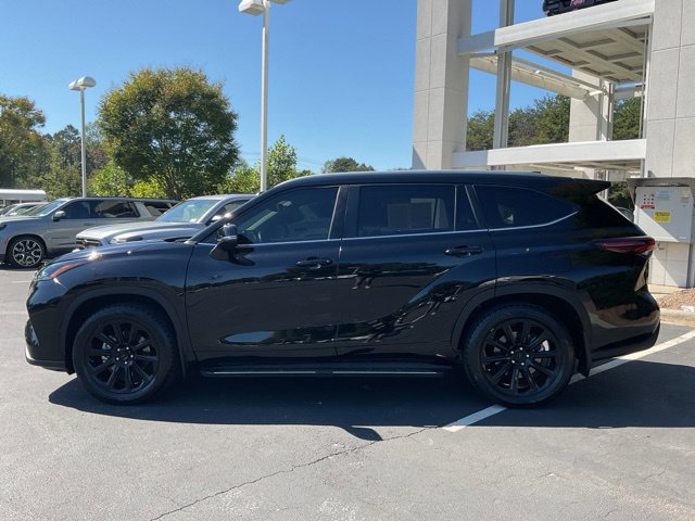 Used 2025 Toyota Highlander XLE FWD image 14