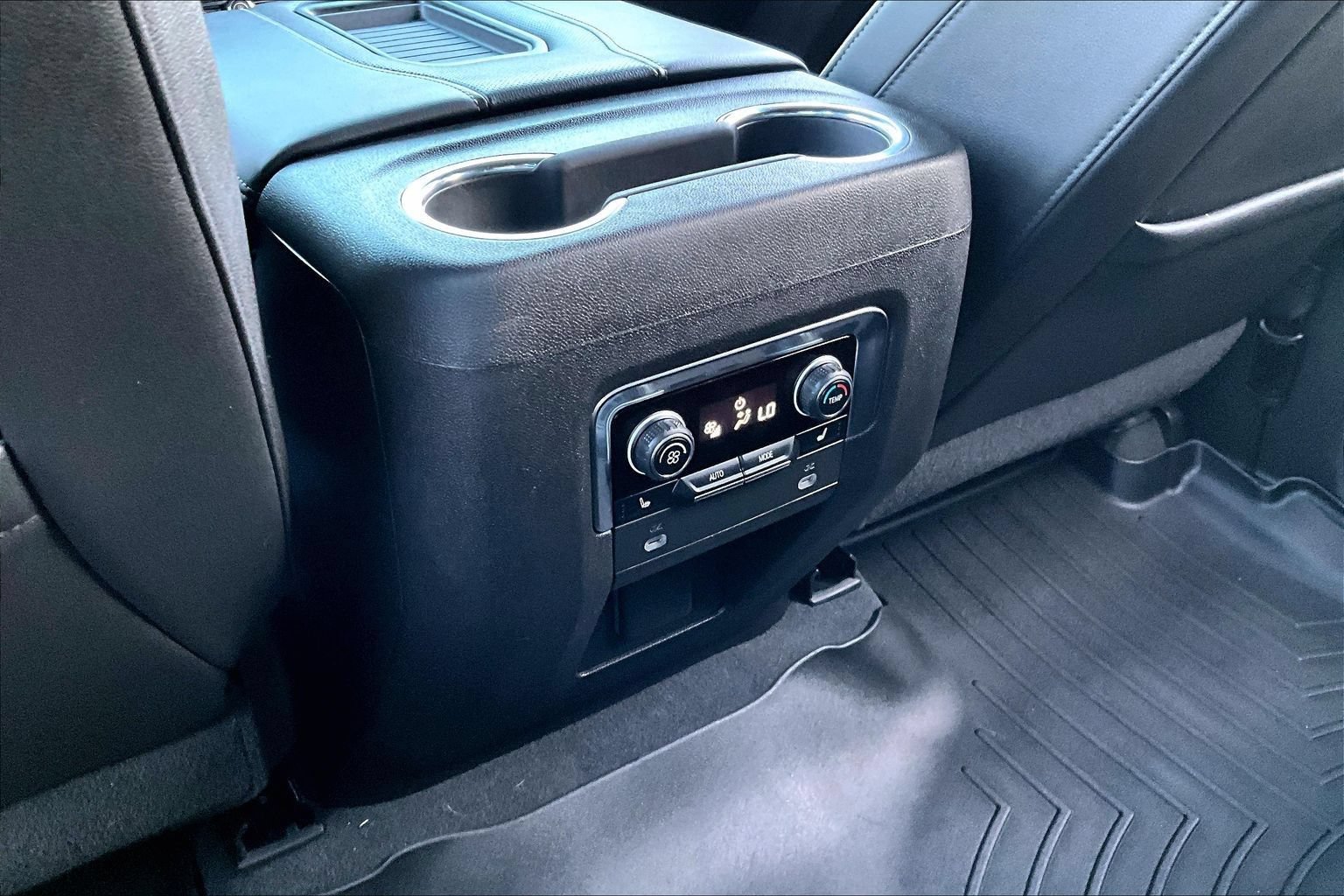 Used 2021 Chevrolet Tahoe Premier AWD/4WD image 25