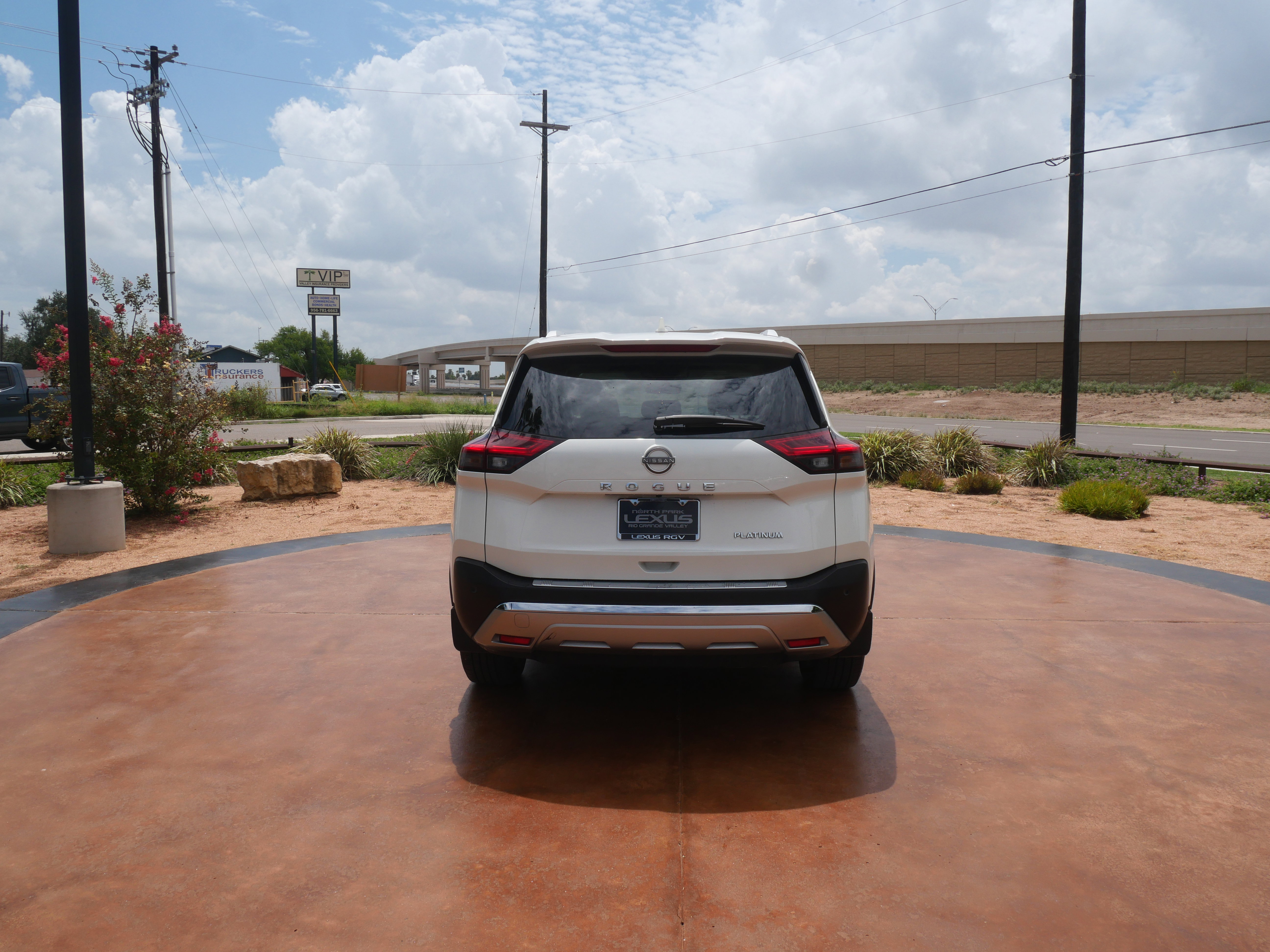 Used 2023 Nissan Rogue Platinum w/ Platinum Premium Package image 3