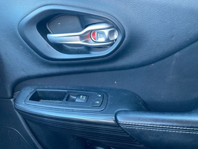 Used 2016 Jeep Cherokee Latitude w/ Trailer Tow Group image 16