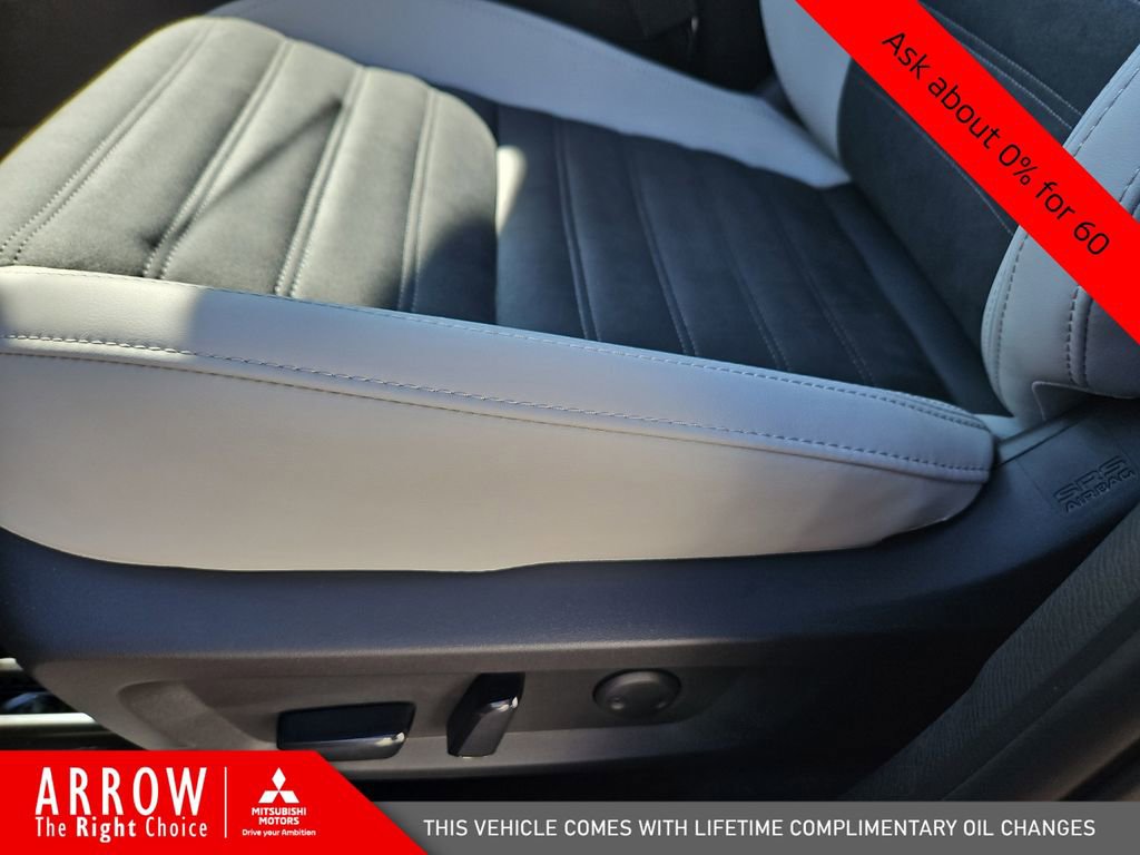 New 2025 Mitsubishi Outlander SE image 23