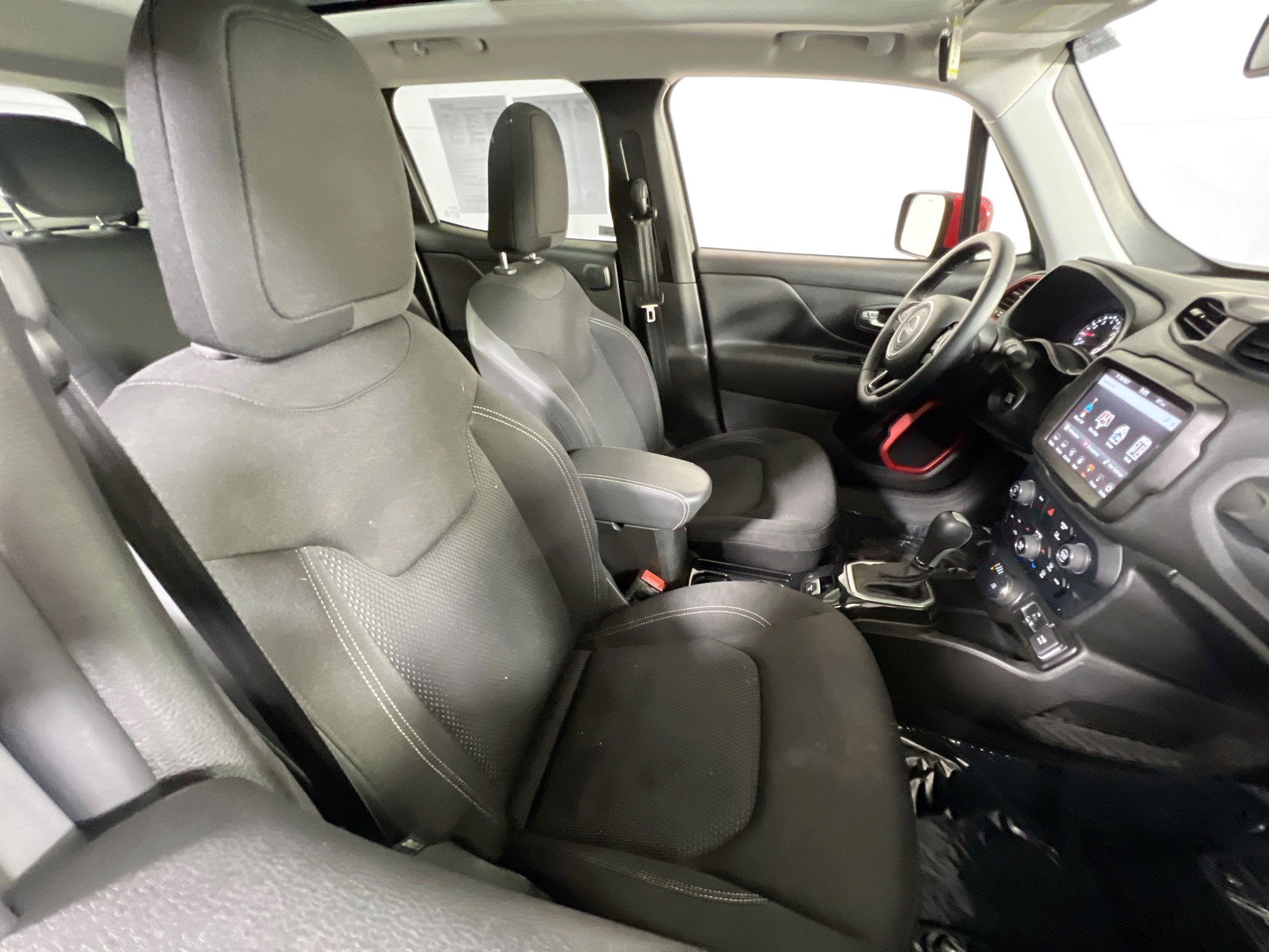 Used 2022 Jeep Renegade Latitude w/ Sun/Sound Group AWD/4WD image 28