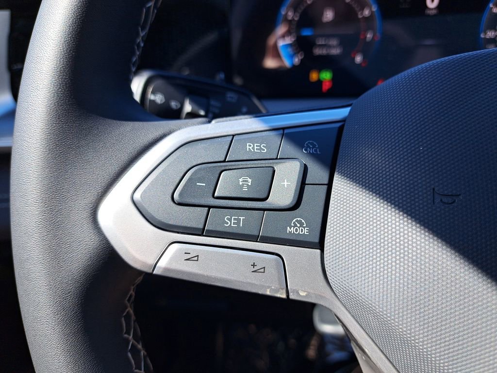 New 2025 Volkswagen Tiguan SE image 31