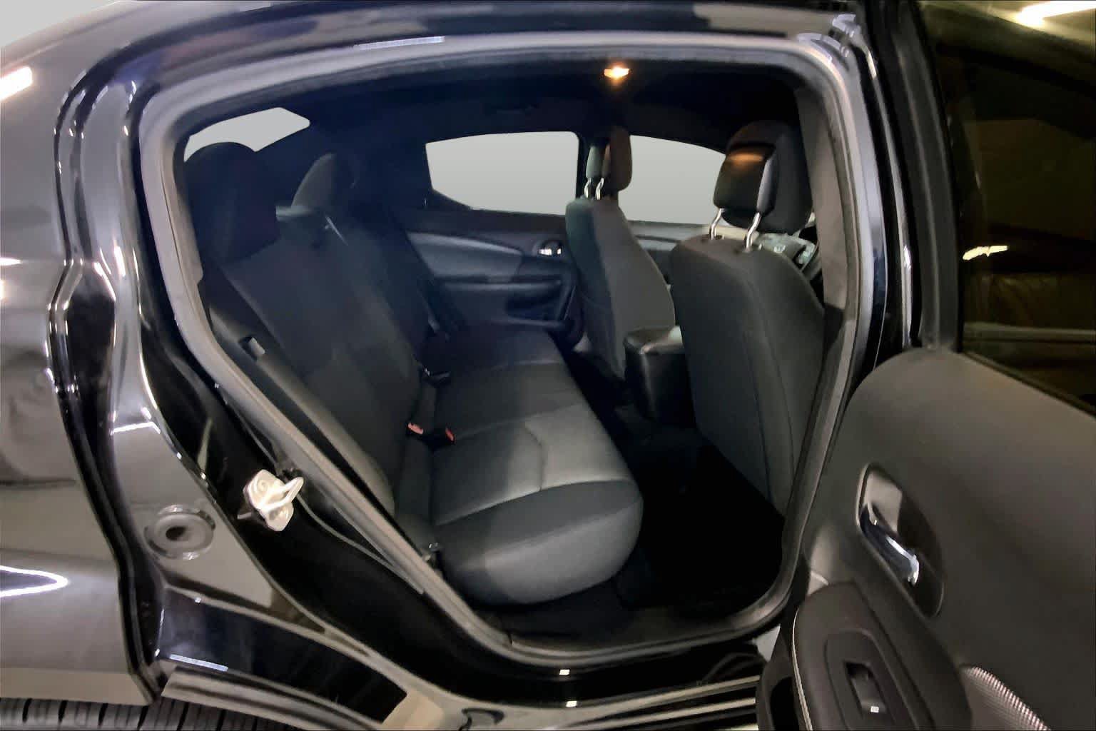 Used 2013 Dodge Avenger SE FWD image 18