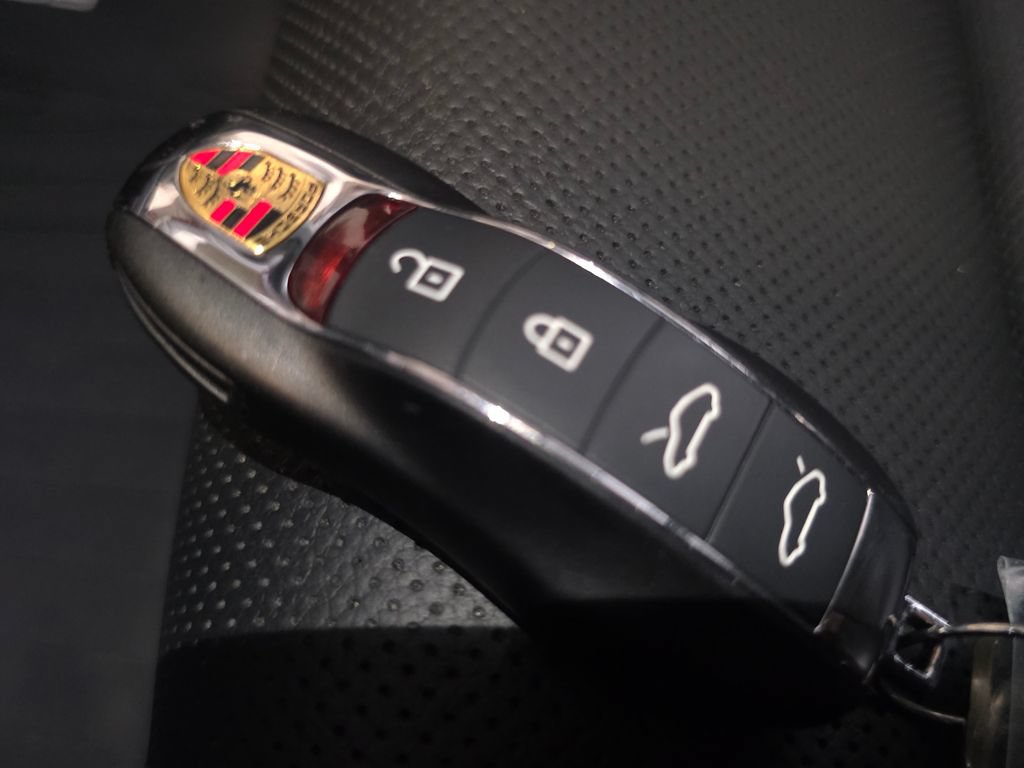 Certified 2022 Porsche 718 Cayman RWD image 34