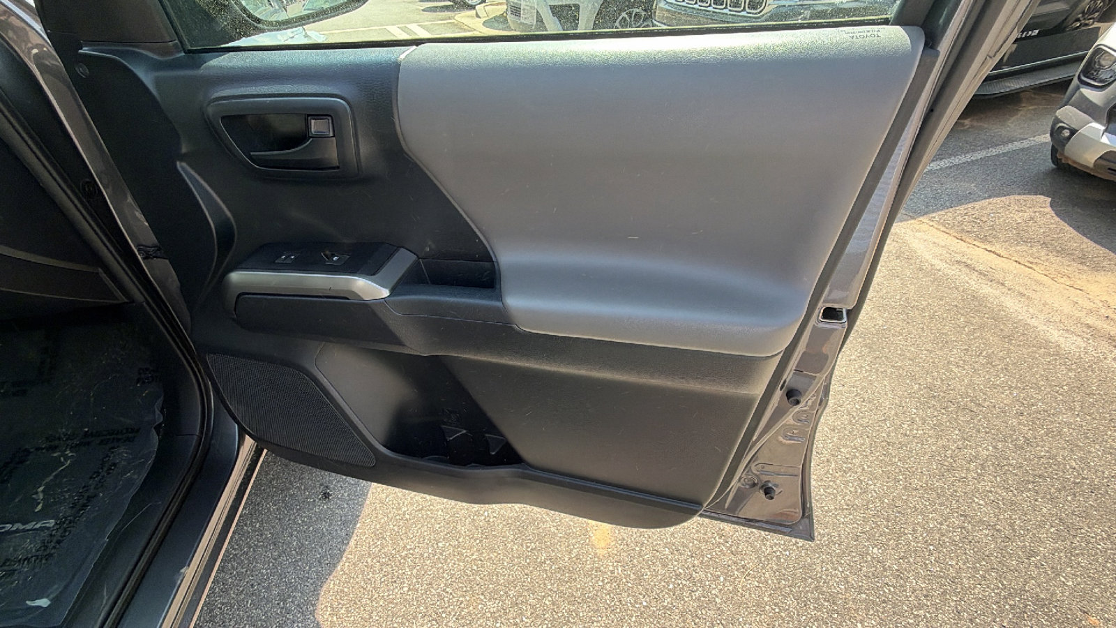 Used 2017 Toyota Tacoma SR5 w/ Tow Package image 18