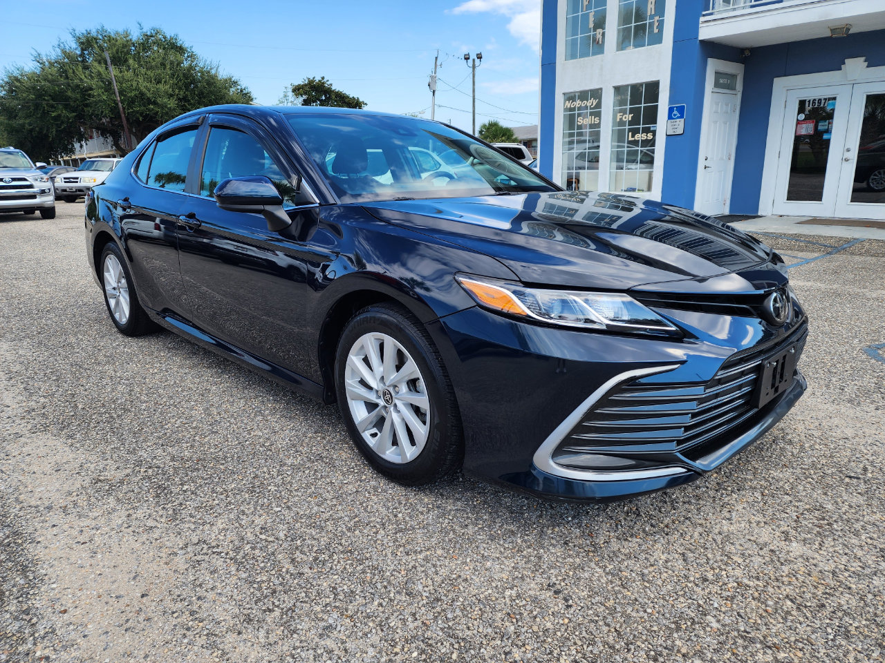 Used 2021 Toyota Camry LE image 7
