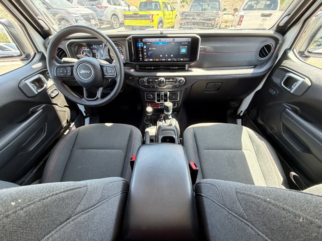 Used 2025 Jeep Wrangler Unlimited Rubicon AWD/4WD image 25