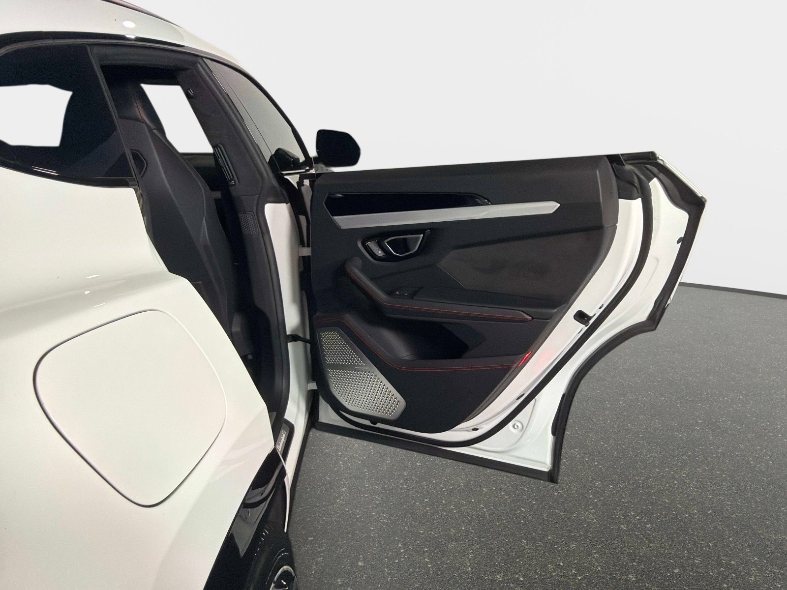Used 2019 Lamborghini Urus AWD/4WD image 26