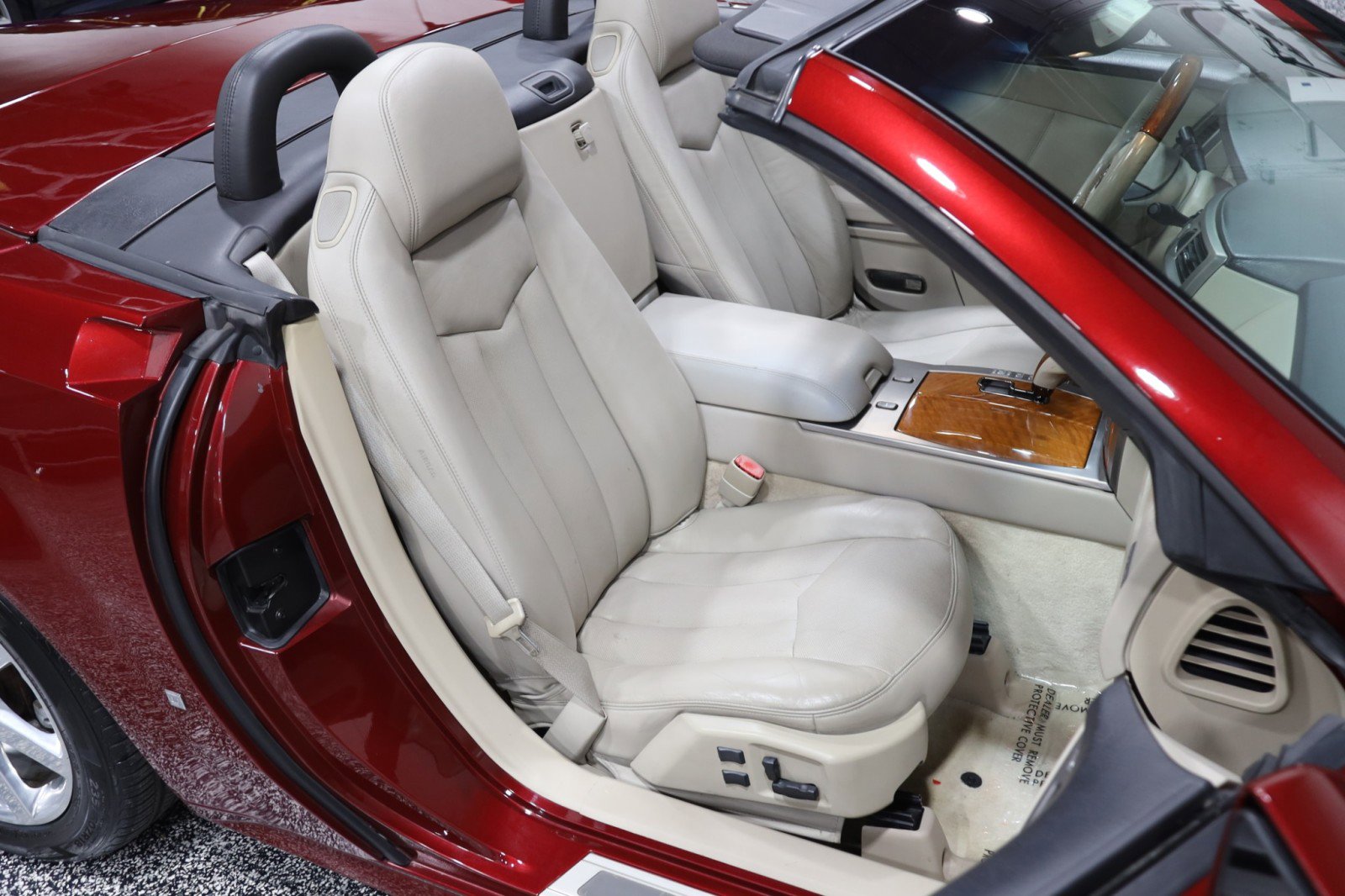 Used 2006 Cadillac XLR image 40