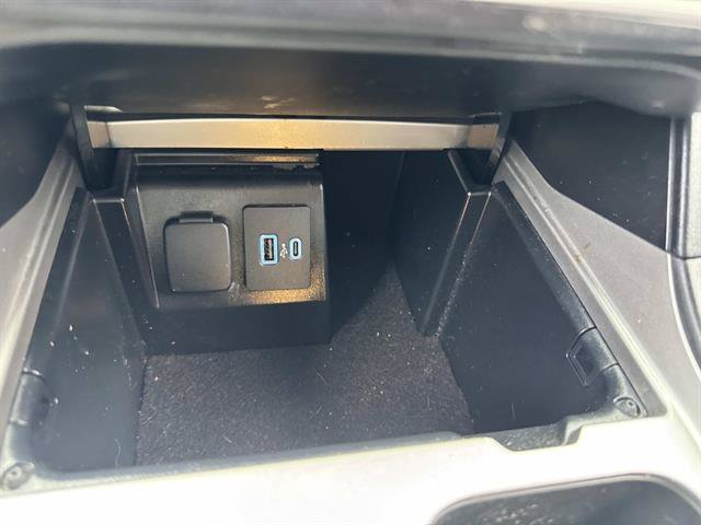 Used 2023 Ford Explorer XLT AWD/4WD image 32