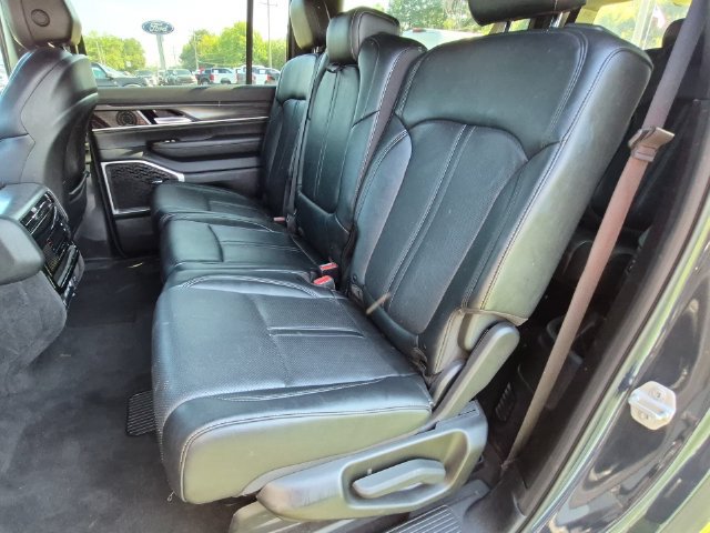 Used 2024 Jeep Wagoneer L Series II w/ Flexible Seating Group AWD/4WD image 29