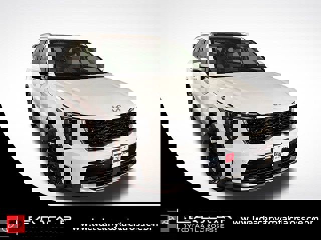 Used 2024 Kia Sorento S w/ Panoramic Sunroof Package