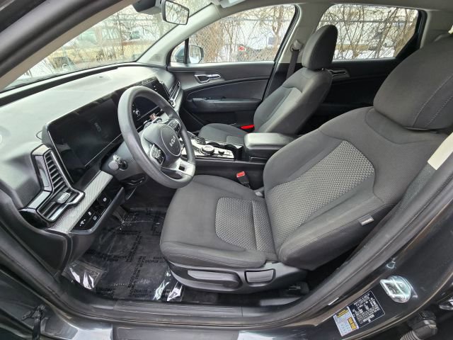 Used 2023 Kia Sportage LX image 9