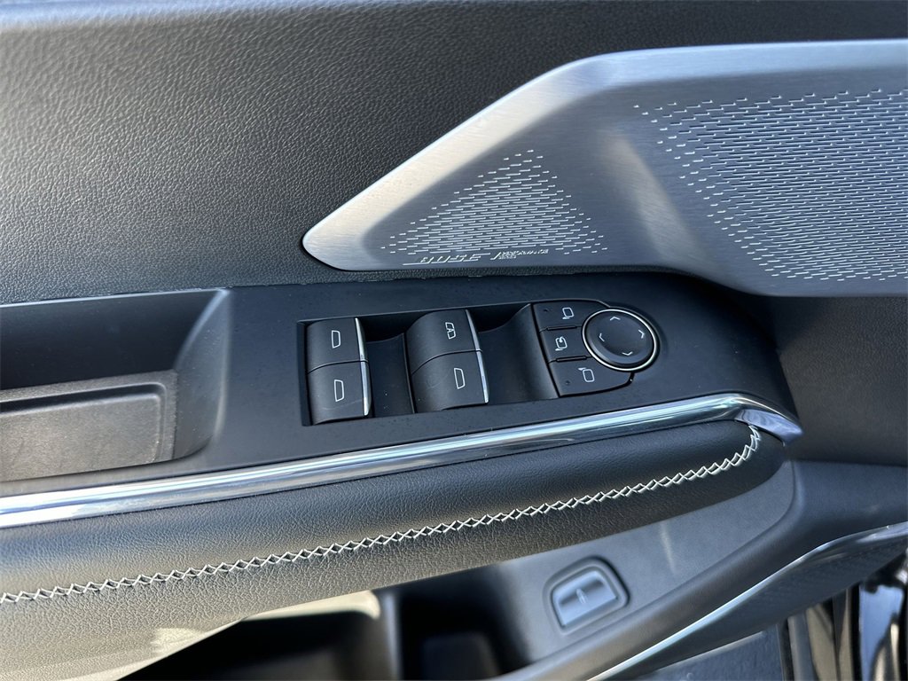 Used 2024 GMC Acadia Denali w/ Super Cruise Package image 13