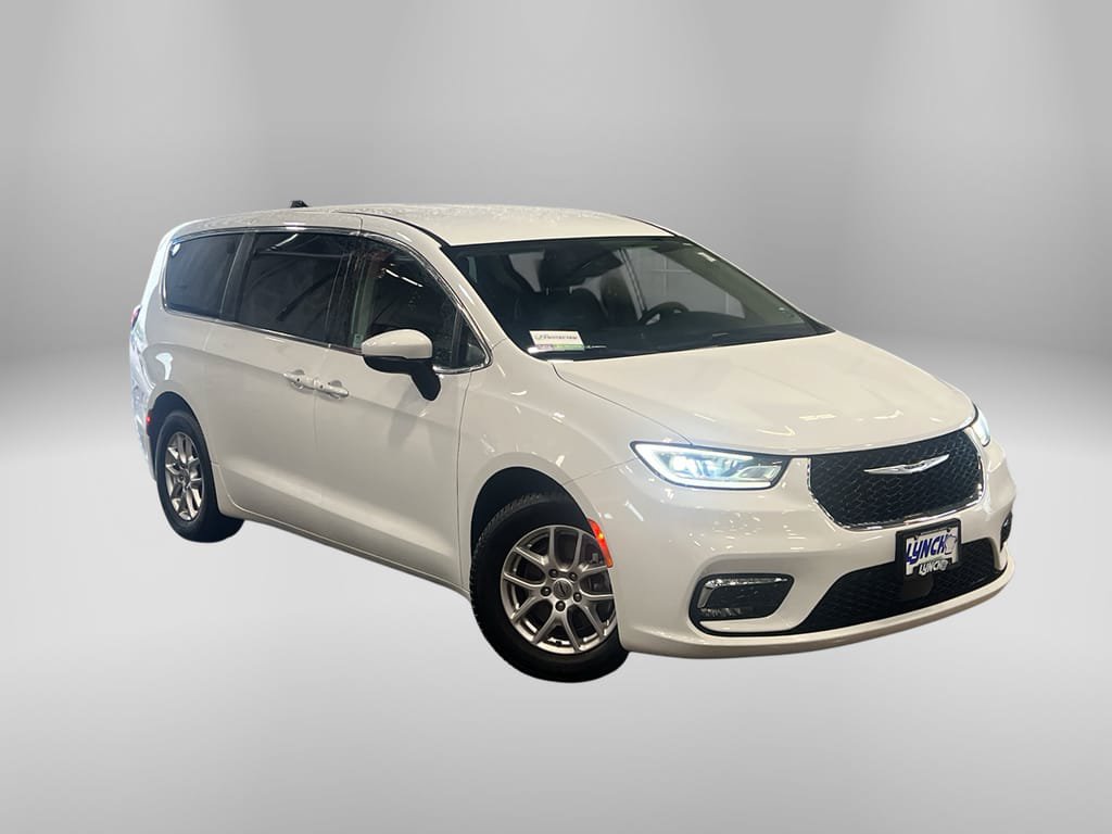 Used 2023 Chrysler Pacifica Touring-L FWD image 5