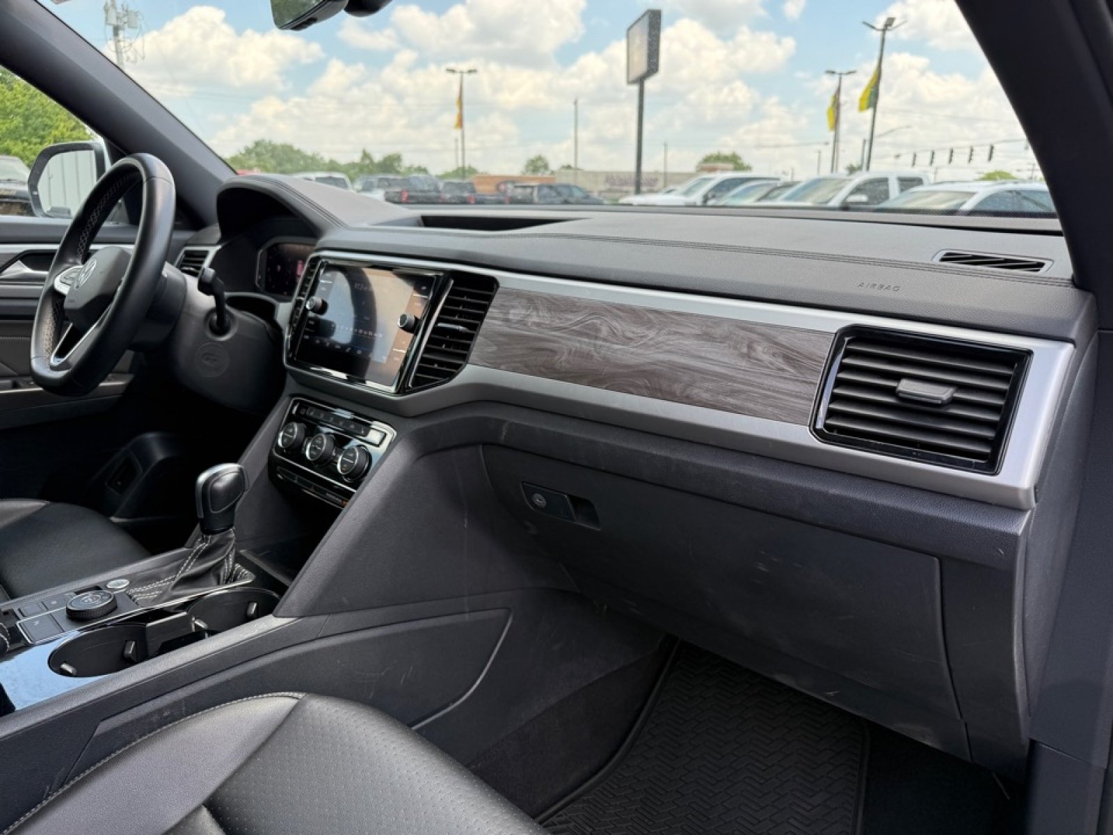 Used 2022 Volkswagen Atlas Cross Sport SE AWD/4WD image 23