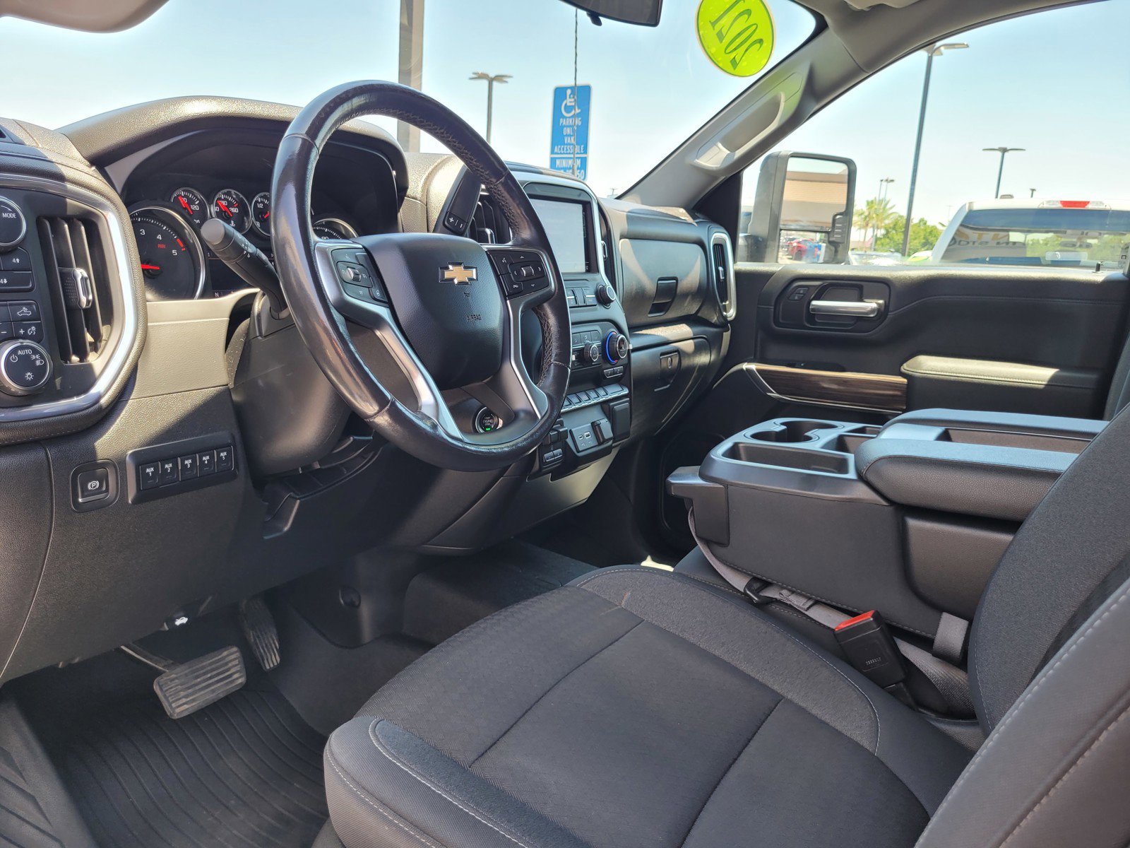 Used 2021 Chevrolet Silverado 2500 LT w/ Convenience Package AWD/4WD image 9