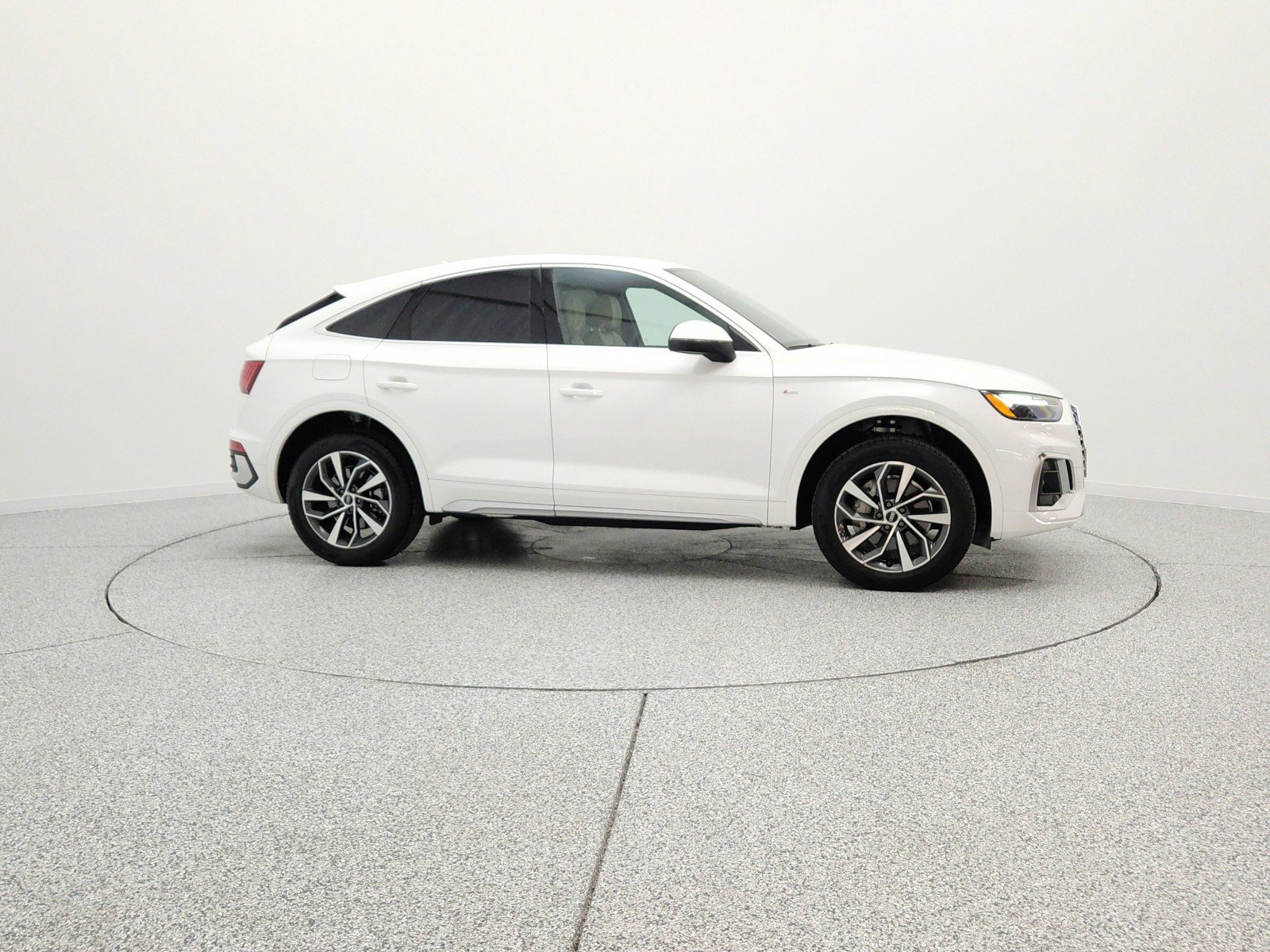 Used 2023 Audi Q5 2.0T Premium w/ Convenience Package AWD/4WD image 4