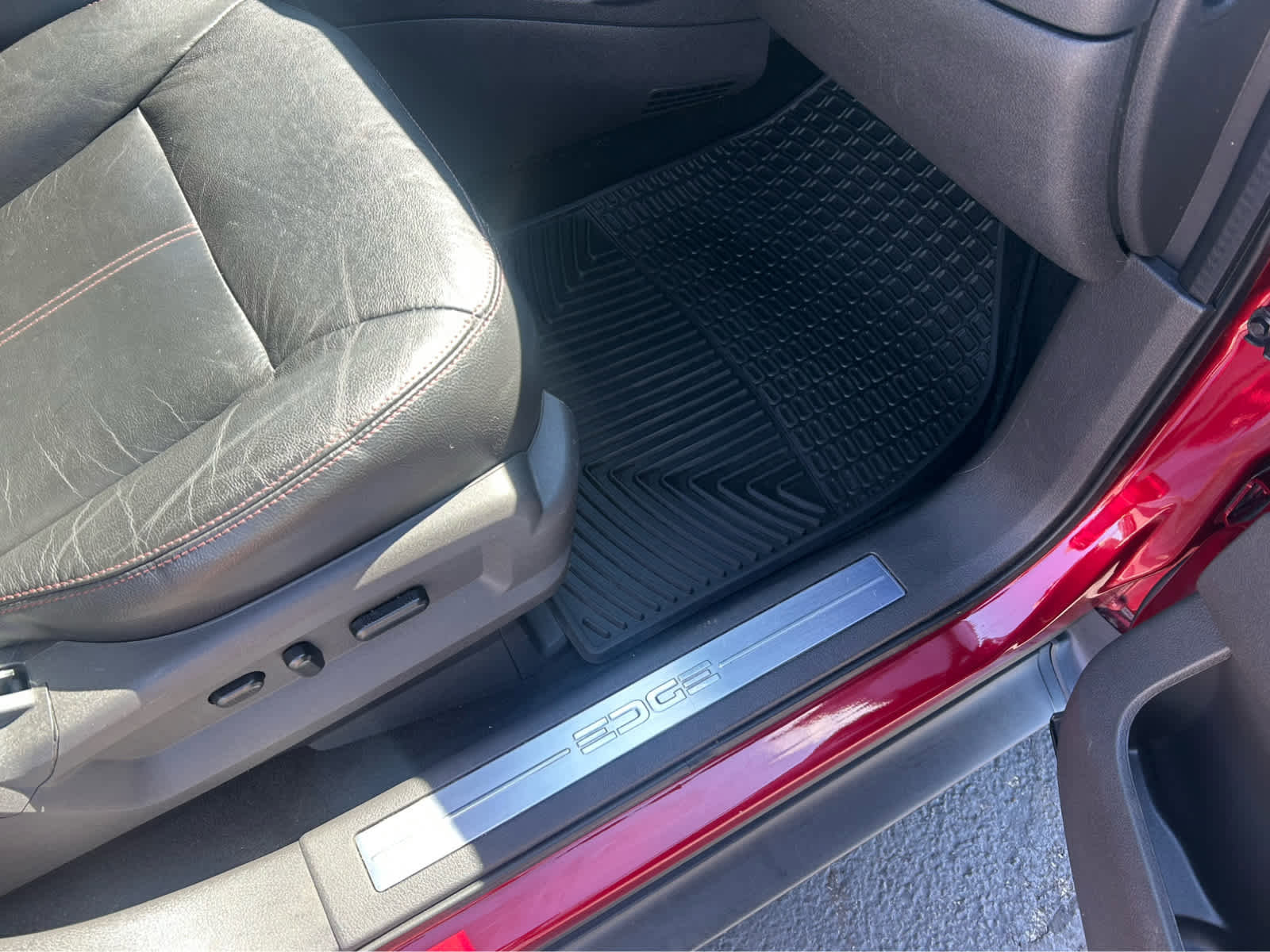 Used 2014 Ford Edge Limited w/ Equipment Group 301A FWD image 18