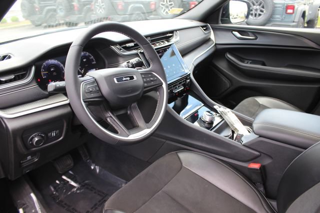 Used 2023 Jeep Grand Cherokee L Altitude AWD/4WD image 3