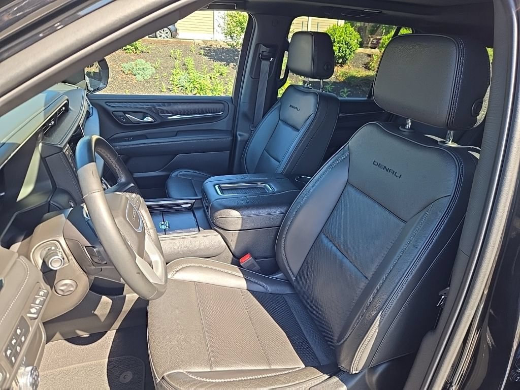 Used 2024 GMC Yukon XL Denali AWD/4WD image 13