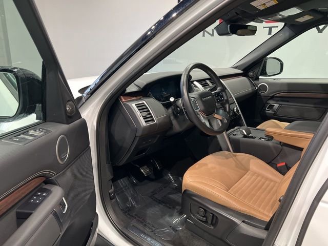 Used 2024 Land Rover Discovery Dynamic SE AWD/4WD image 13