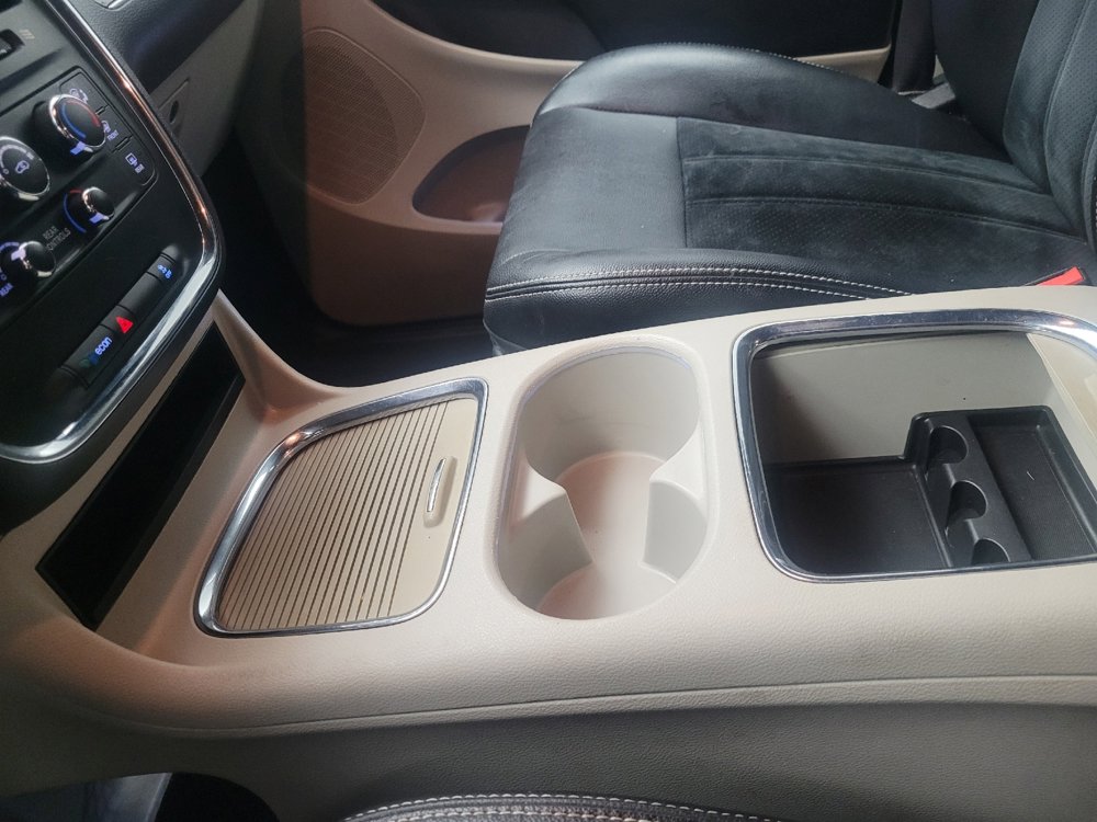 Used 2017 Dodge Grand Caravan SXT image 26