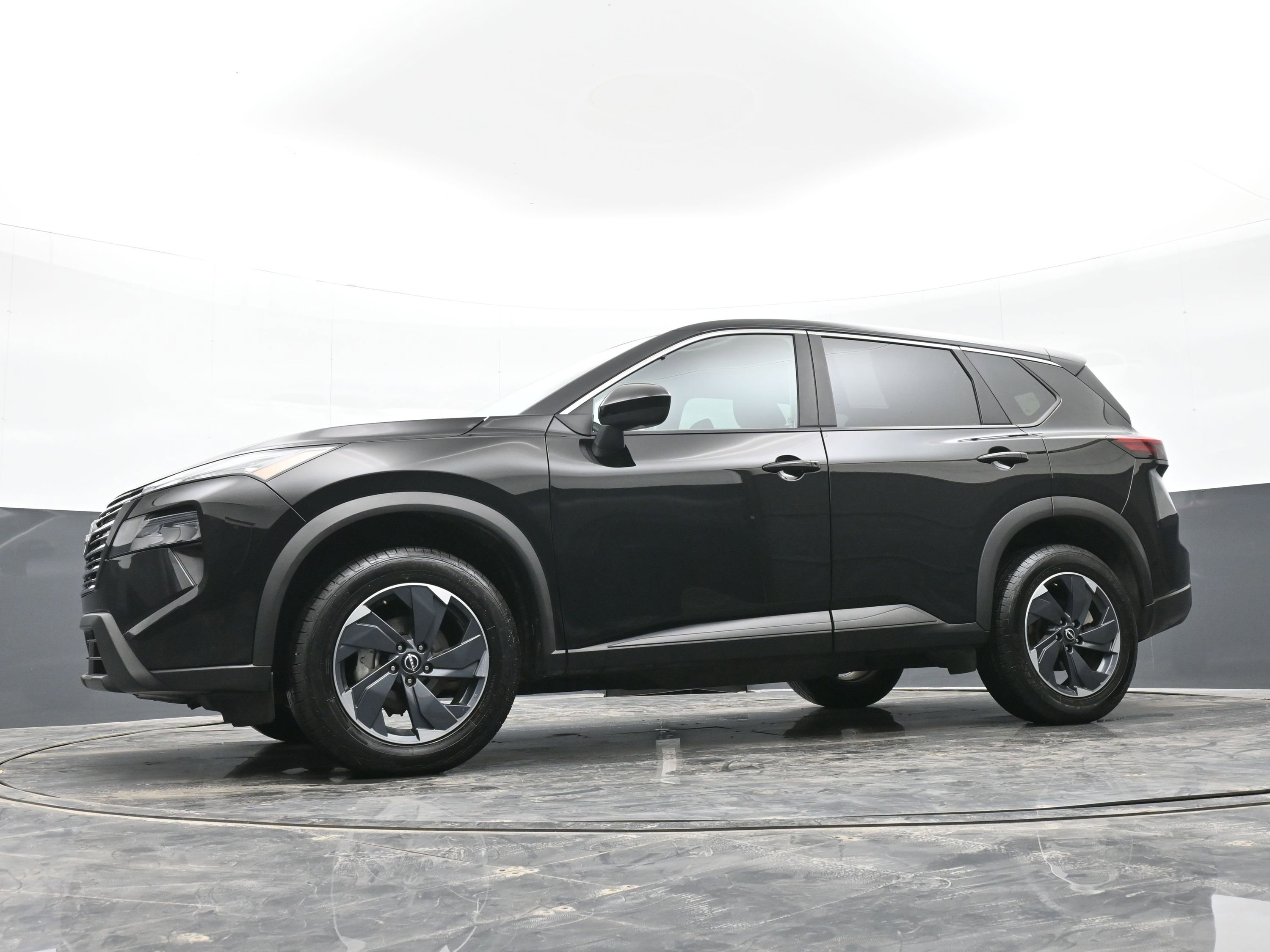 Used 2024 Nissan Rogue SV image 39