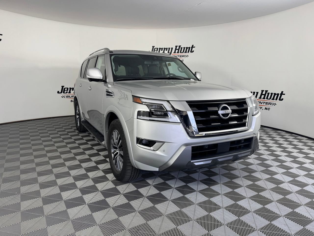 Used 2024 Nissan Armada SL w/ Captain's Chairs Package image 8