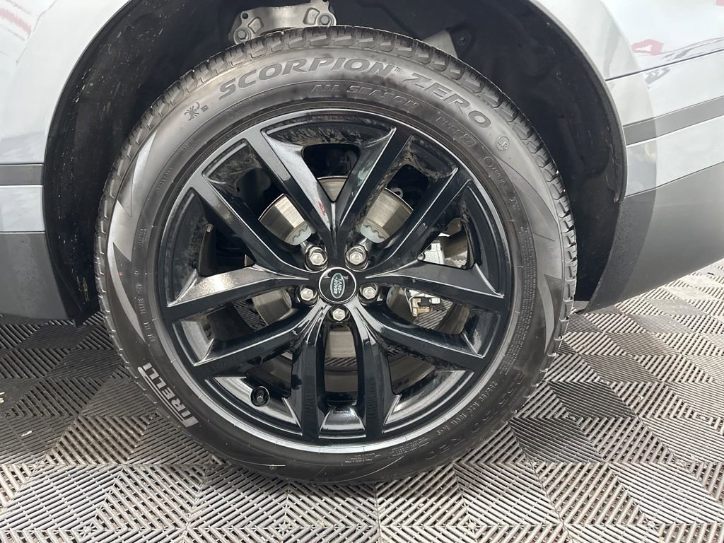 Used 2025 Land Rover Range Rover Velar S AWD/4WD image 34