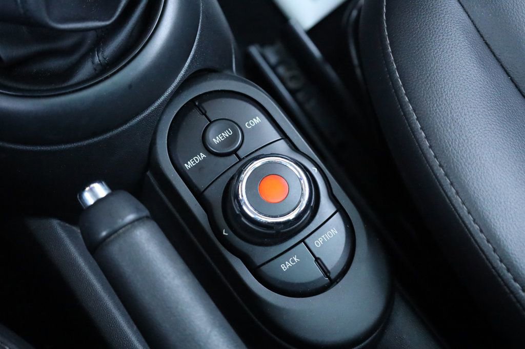 Used 2019 MINI Cooper 4-Door Hardtop image 35