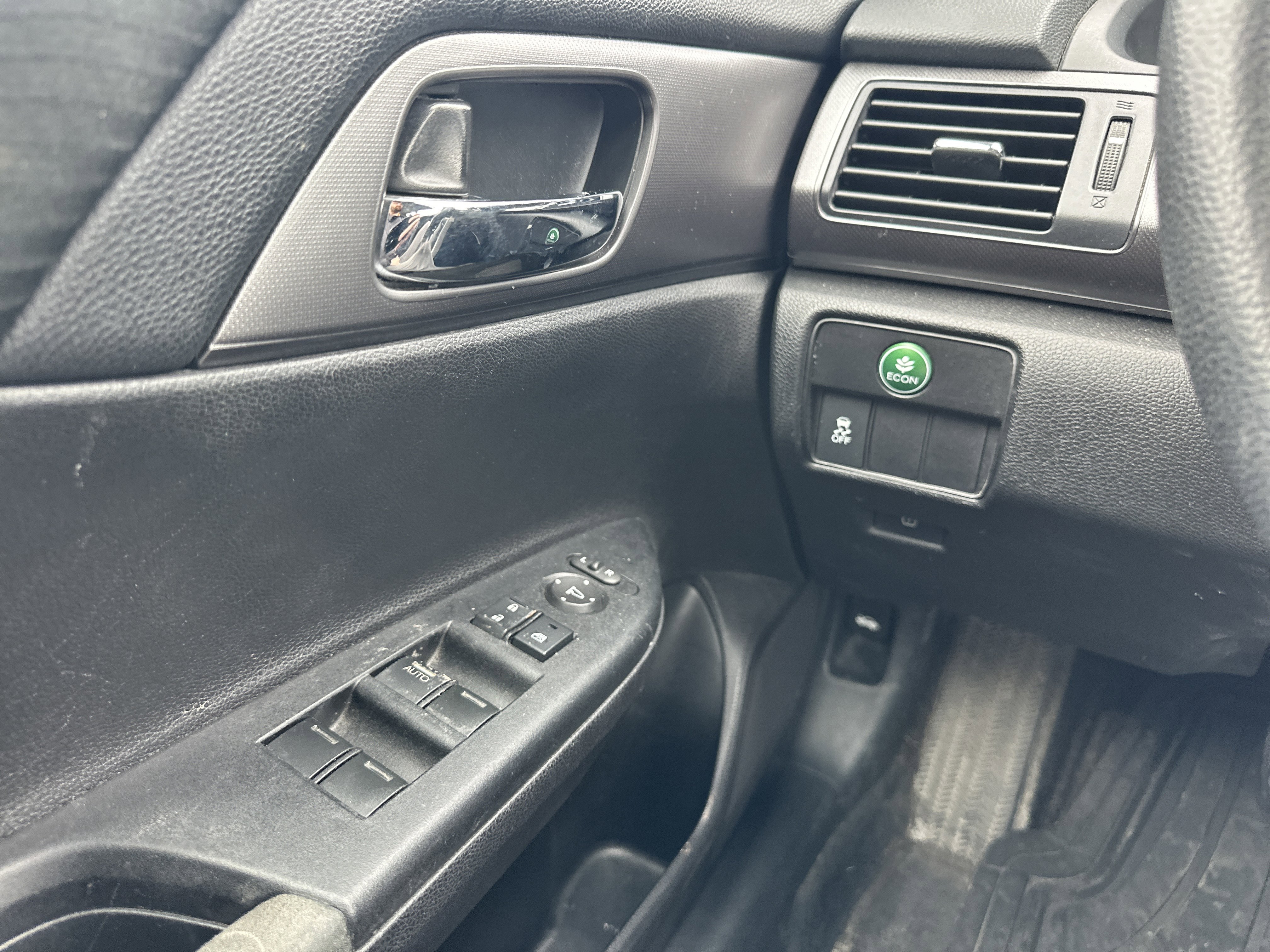 Used 2015 Honda Accord LX image 25