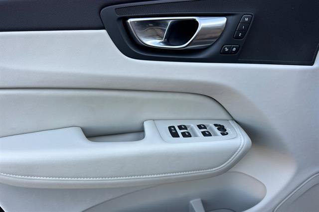 Certified 2025 Volvo XC60 T8 Plus w/ Protection Package Premier AWD/4WD image 6