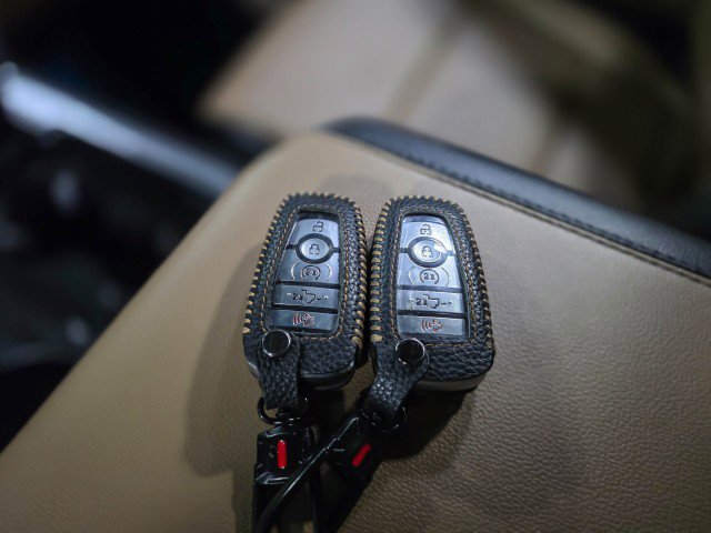 Used 2024 Ford F350 Lariat w/ Chrome Package image 44