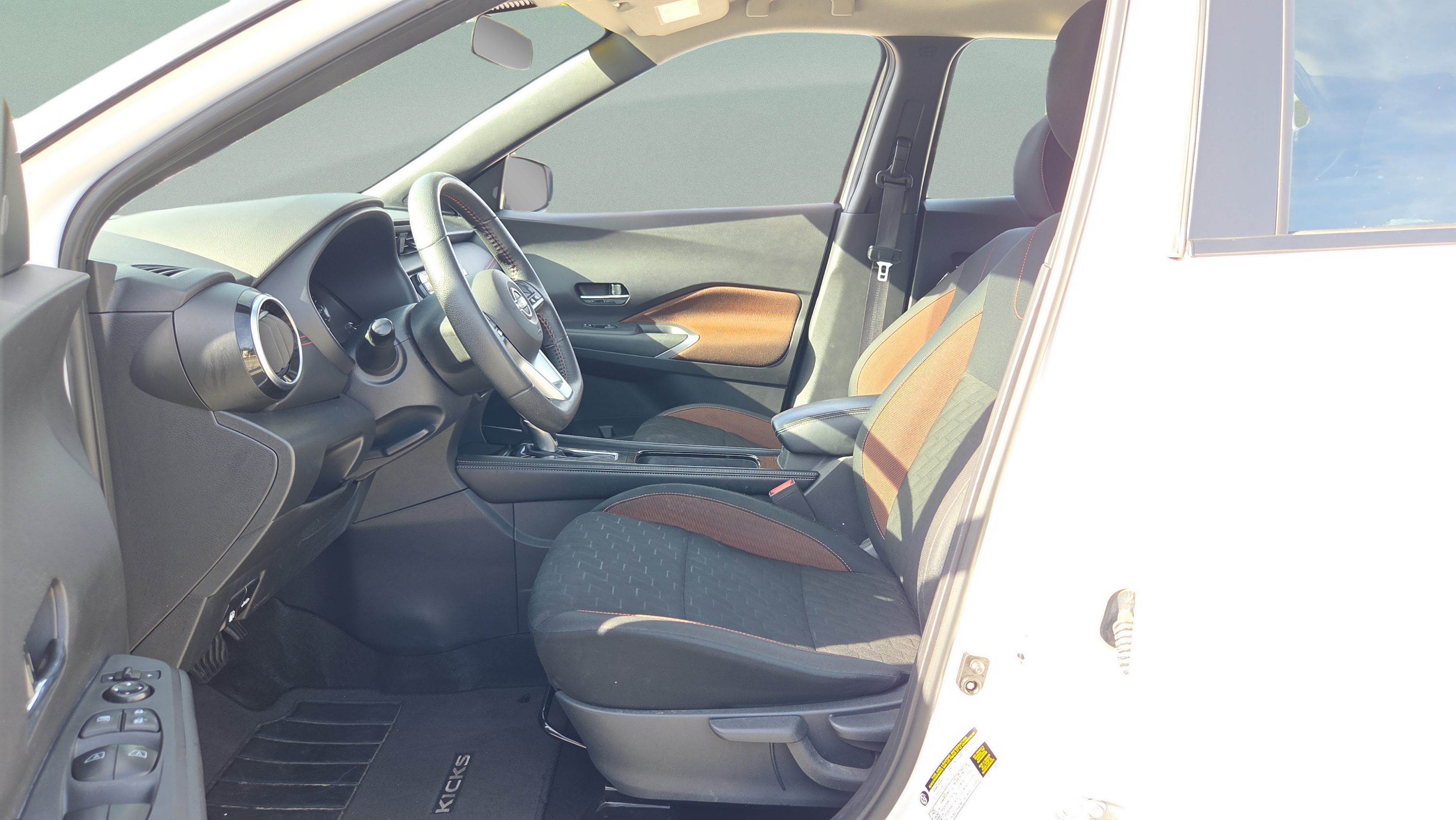 Used 2024 Nissan Kicks SR FWD image 9