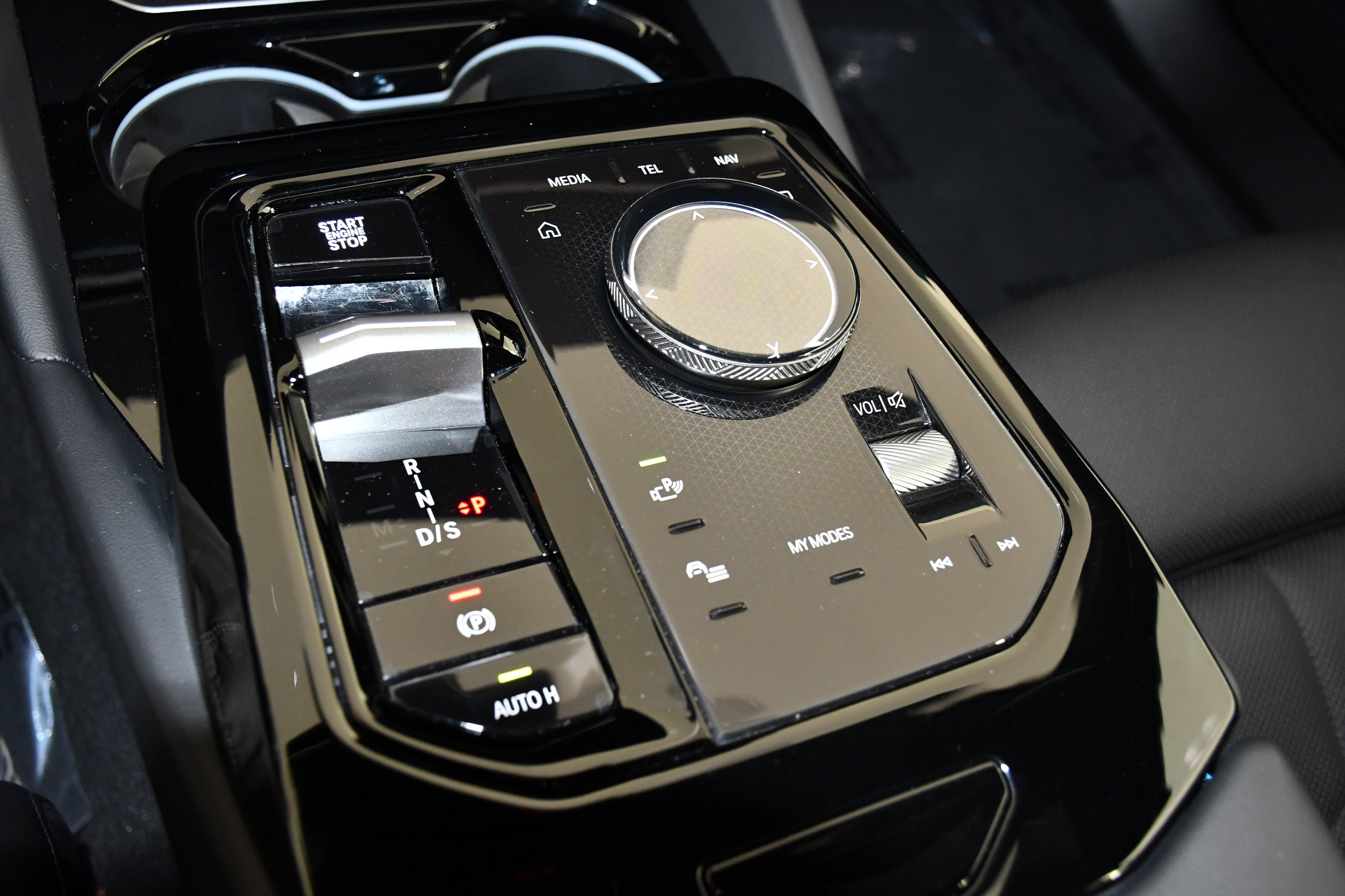 Used 2025 BMW 530i xDrive image 31