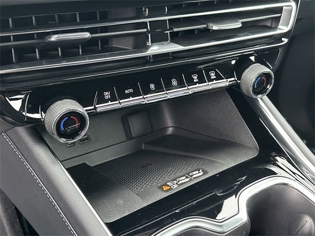 New 2025 Chevrolet Traverse LT w/ Driver Confidence Package image 23