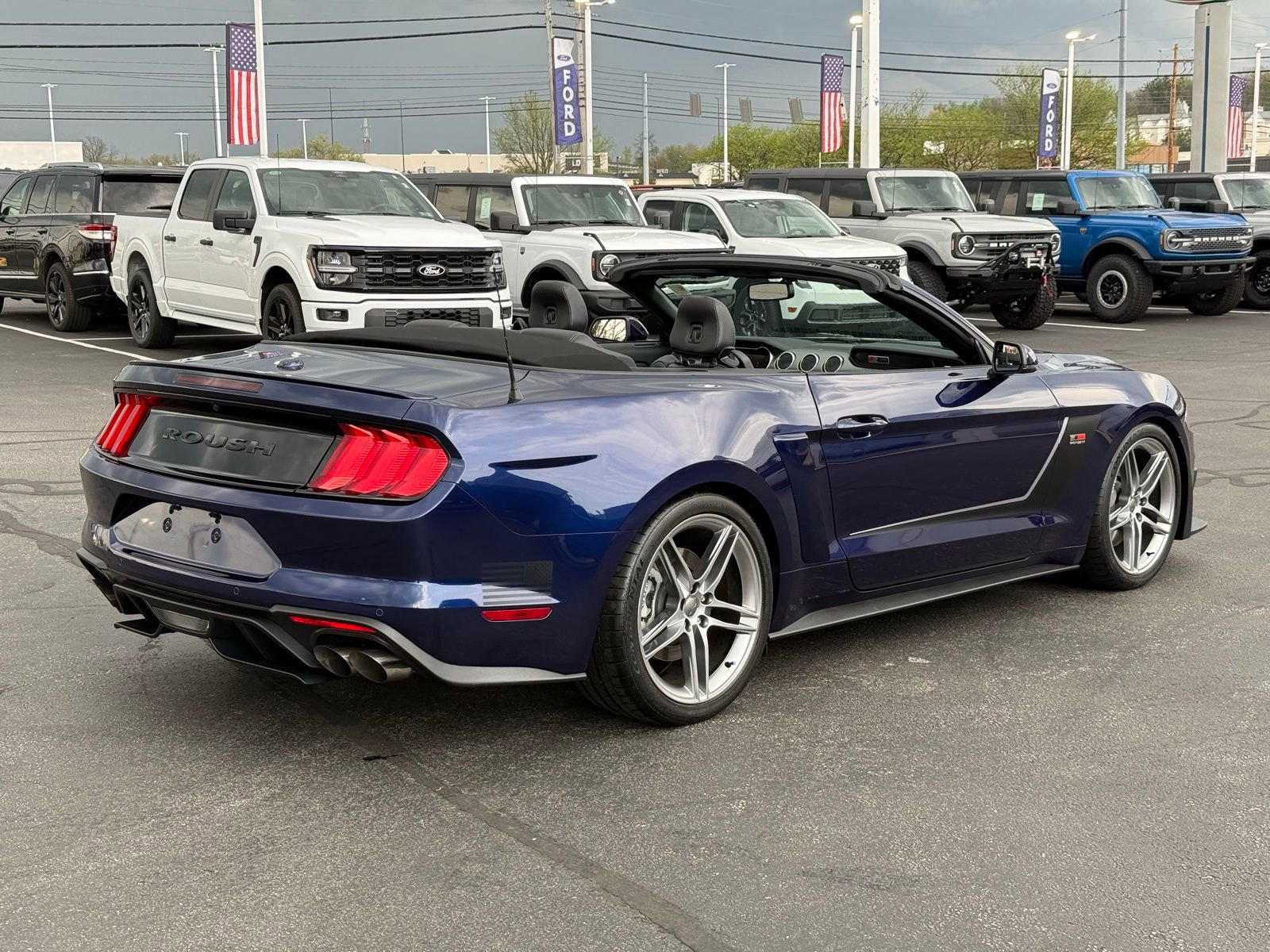 Used 2019 Ford Mustang GT Premium w/ Equipment Group 401A RWD image 3