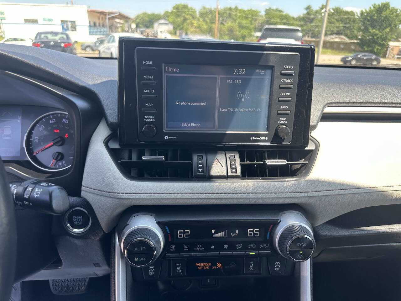 Used 2020 Toyota RAV4 XLE Premium FWD image 23