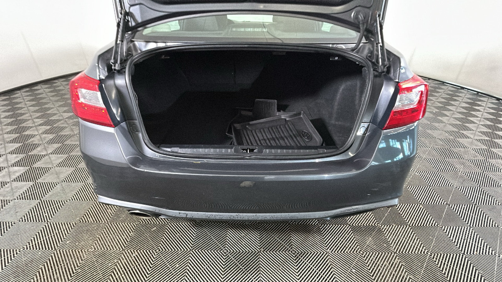 Used 2018 Subaru Legacy 2.5i Premium w/ Eyesight & BSD & Rcta & HBA AWD/4WD image 31