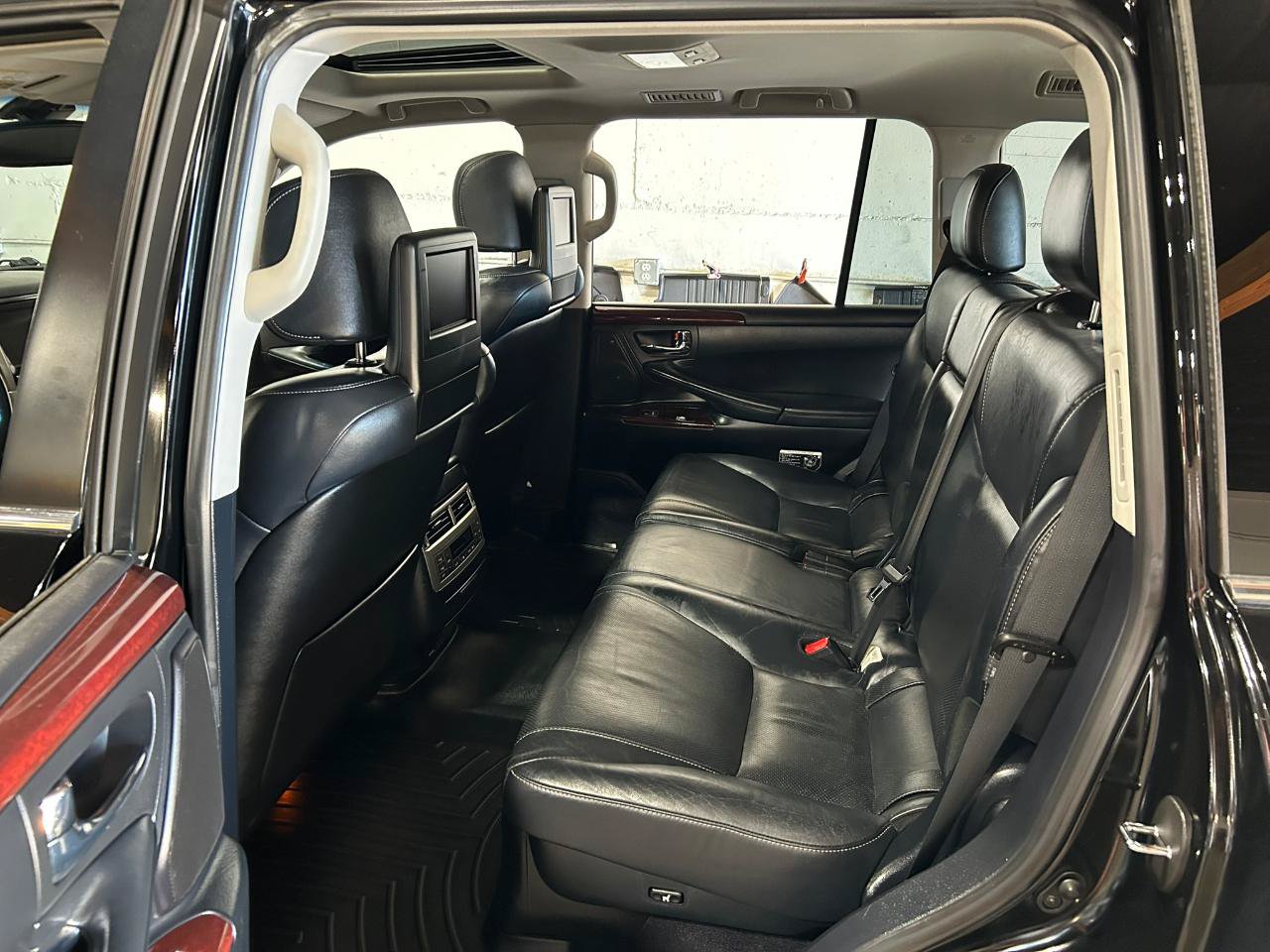 Used 2014 Lexus LX 570 4WD image 14