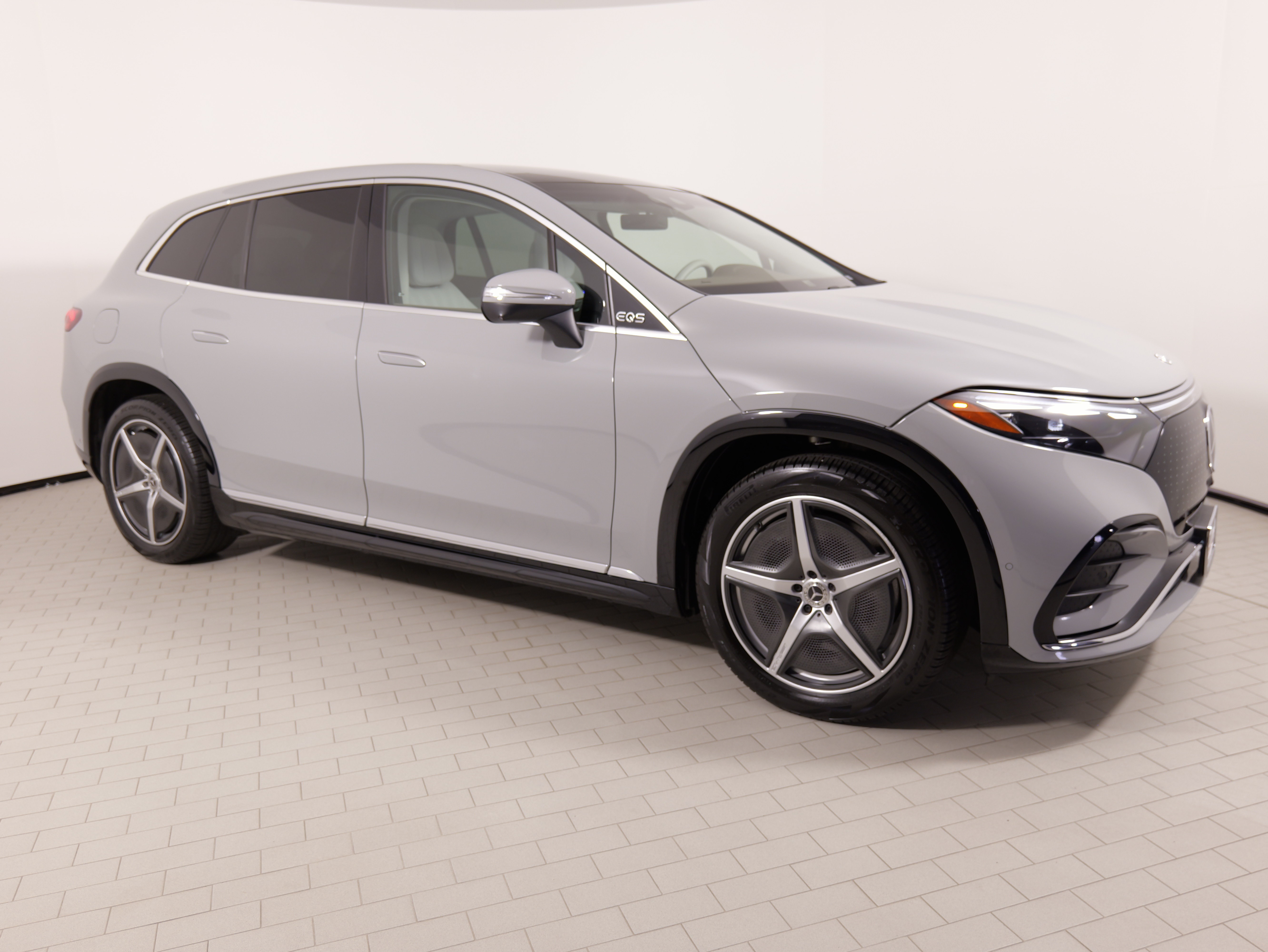 Used 2023 Mercedes-Benz EQS 580 4MATIC SUV image 9